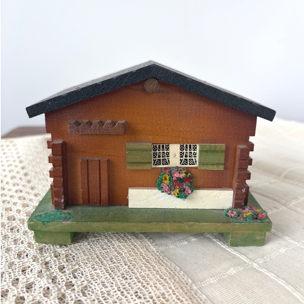 Vintage Wooden Swiss Chalet Music Box Log Cabin Made in Japan Brown Green 4in